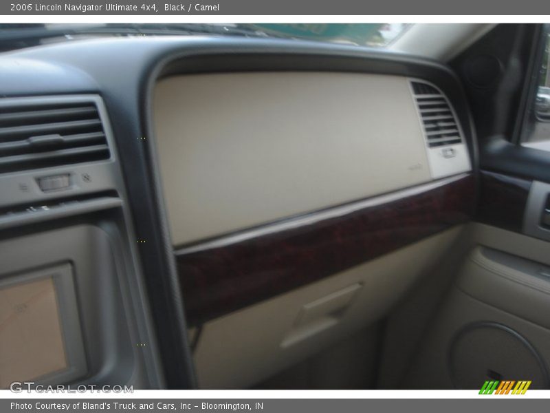 Black / Camel 2006 Lincoln Navigator Ultimate 4x4
