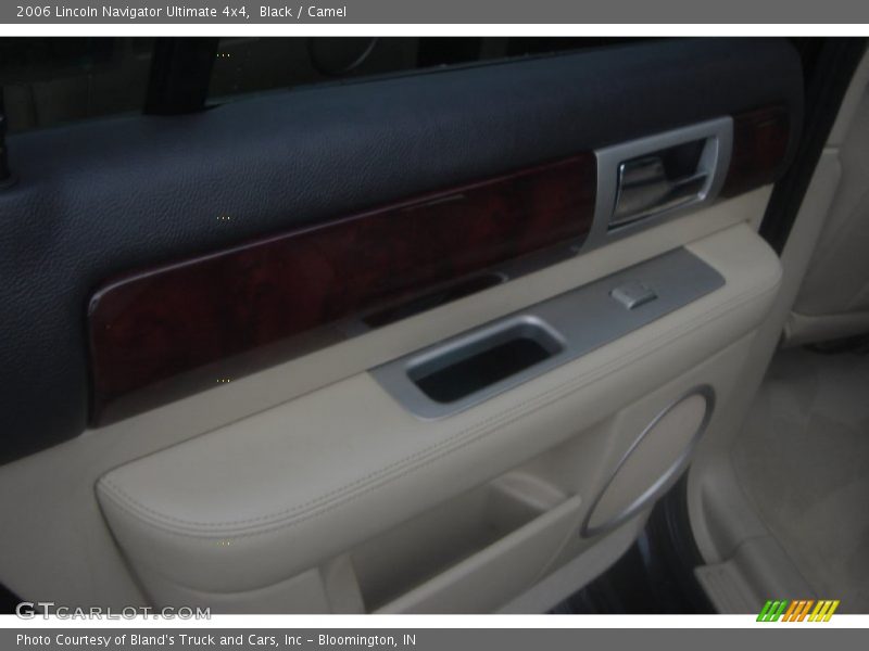 Black / Camel 2006 Lincoln Navigator Ultimate 4x4
