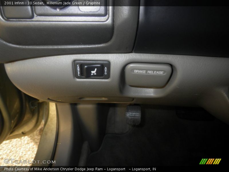 Millenium Jade Green / Graphite 2001 Infiniti I 30 Sedan