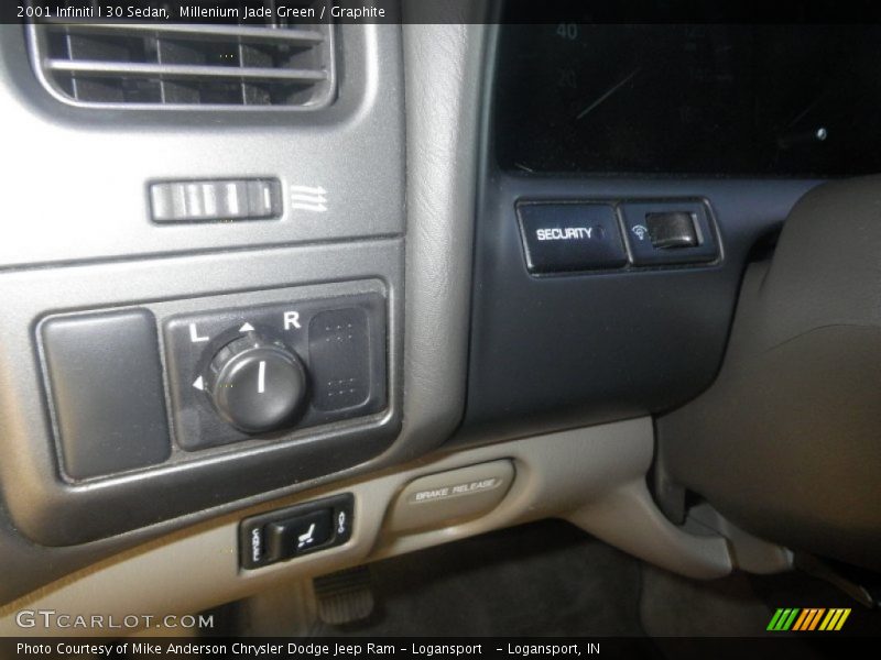 Millenium Jade Green / Graphite 2001 Infiniti I 30 Sedan
