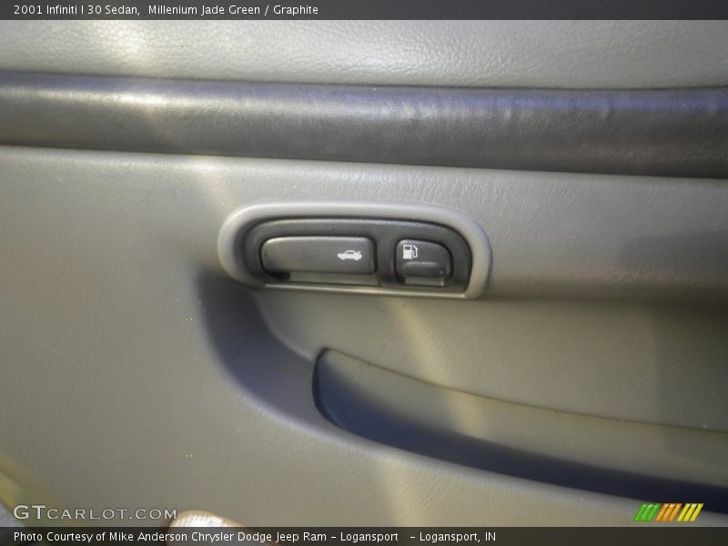 Millenium Jade Green / Graphite 2001 Infiniti I 30 Sedan