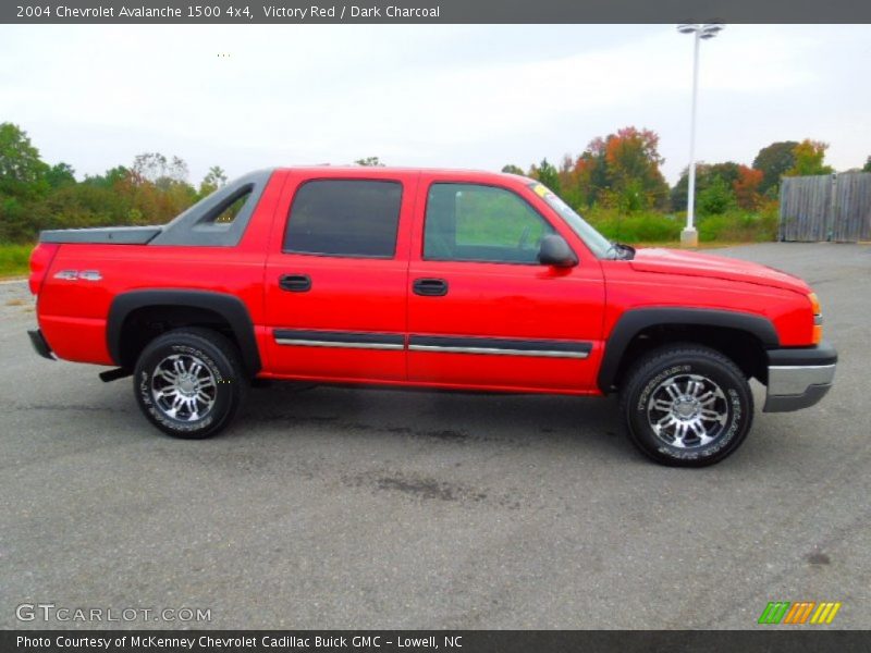 Victory Red / Dark Charcoal 2004 Chevrolet Avalanche 1500 4x4