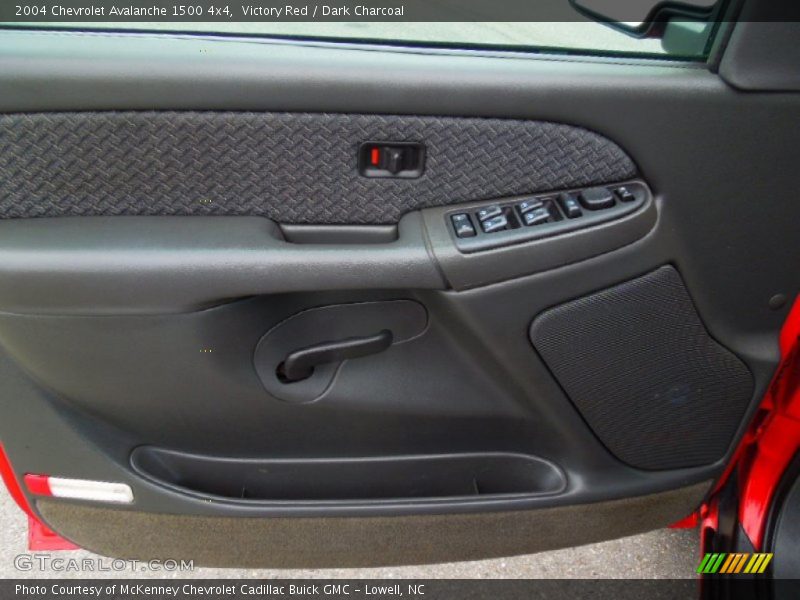 Victory Red / Dark Charcoal 2004 Chevrolet Avalanche 1500 4x4