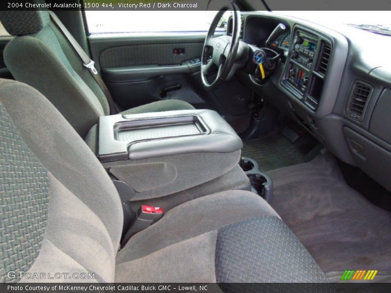 Victory Red / Dark Charcoal 2004 Chevrolet Avalanche 1500 4x4