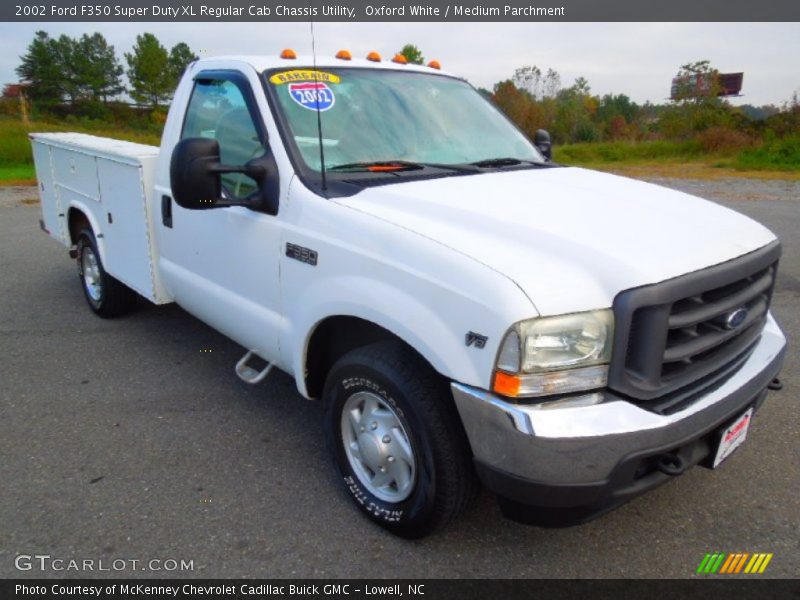 Oxford White / Medium Parchment 2002 Ford F350 Super Duty XL Regular Cab Chassis Utility