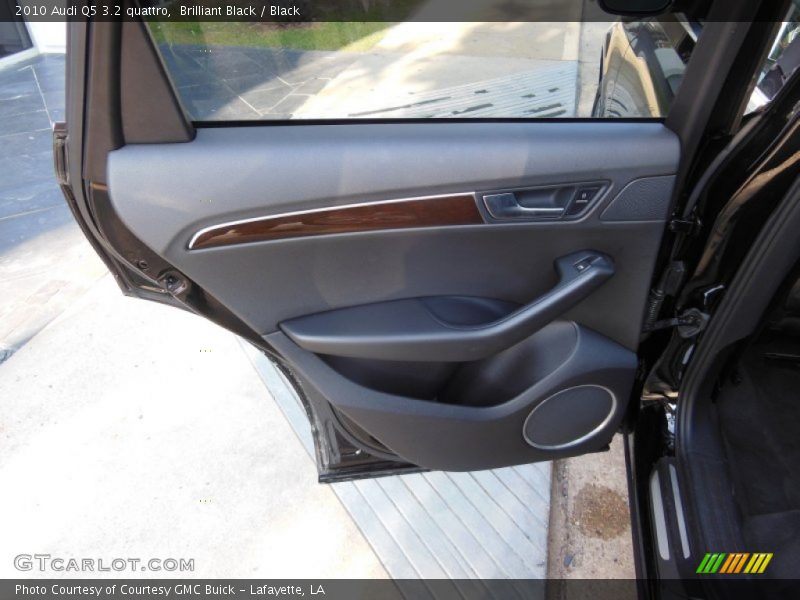Brilliant Black / Black 2010 Audi Q5 3.2 quattro