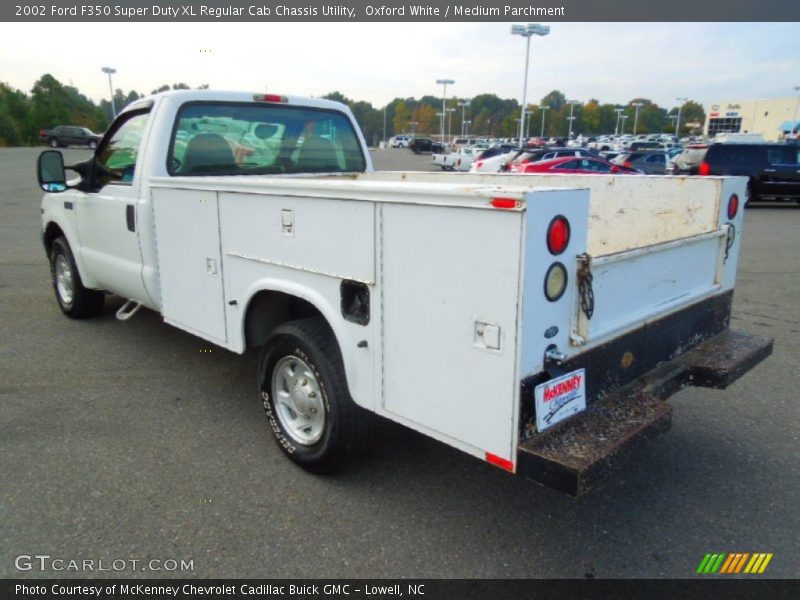 Oxford White / Medium Parchment 2002 Ford F350 Super Duty XL Regular Cab Chassis Utility