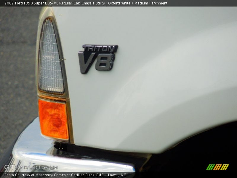 Oxford White / Medium Parchment 2002 Ford F350 Super Duty XL Regular Cab Chassis Utility