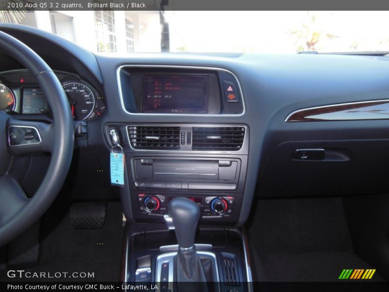Brilliant Black / Black 2010 Audi Q5 3.2 quattro