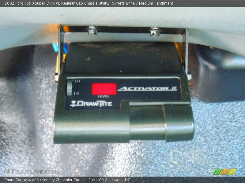 Oxford White / Medium Parchment 2002 Ford F350 Super Duty XL Regular Cab Chassis Utility