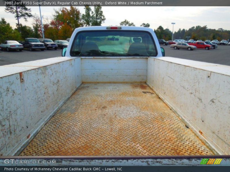 Oxford White / Medium Parchment 2002 Ford F350 Super Duty XL Regular Cab Chassis Utility