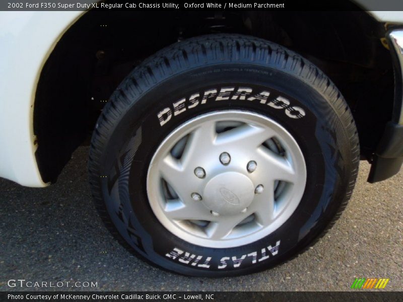 Oxford White / Medium Parchment 2002 Ford F350 Super Duty XL Regular Cab Chassis Utility
