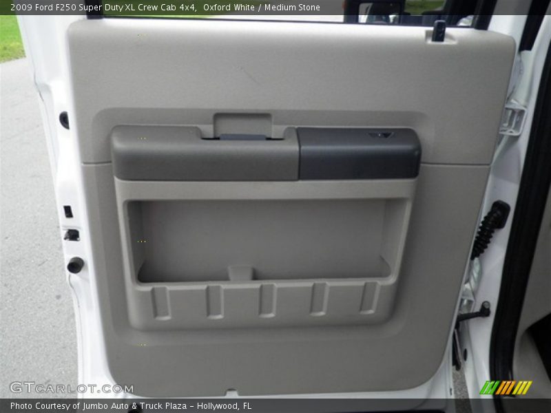 Oxford White / Medium Stone 2009 Ford F250 Super Duty XL Crew Cab 4x4