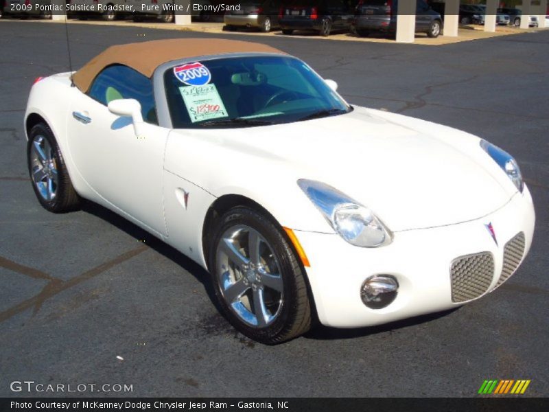 Pure White / Ebony/Sand 2009 Pontiac Solstice Roadster