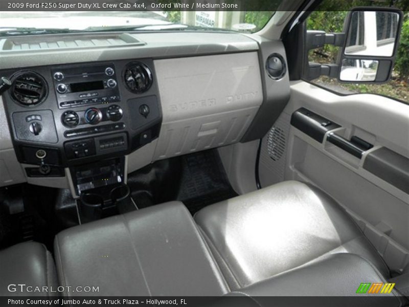 Oxford White / Medium Stone 2009 Ford F250 Super Duty XL Crew Cab 4x4