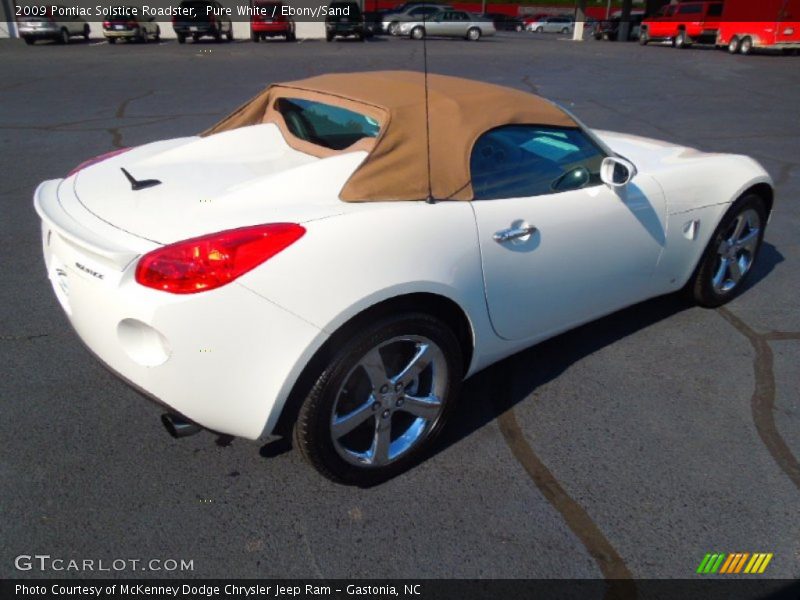 Pure White / Ebony/Sand 2009 Pontiac Solstice Roadster