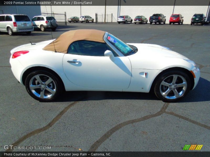 Pure White / Ebony/Sand 2009 Pontiac Solstice Roadster
