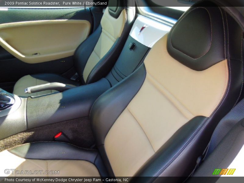 Pure White / Ebony/Sand 2009 Pontiac Solstice Roadster