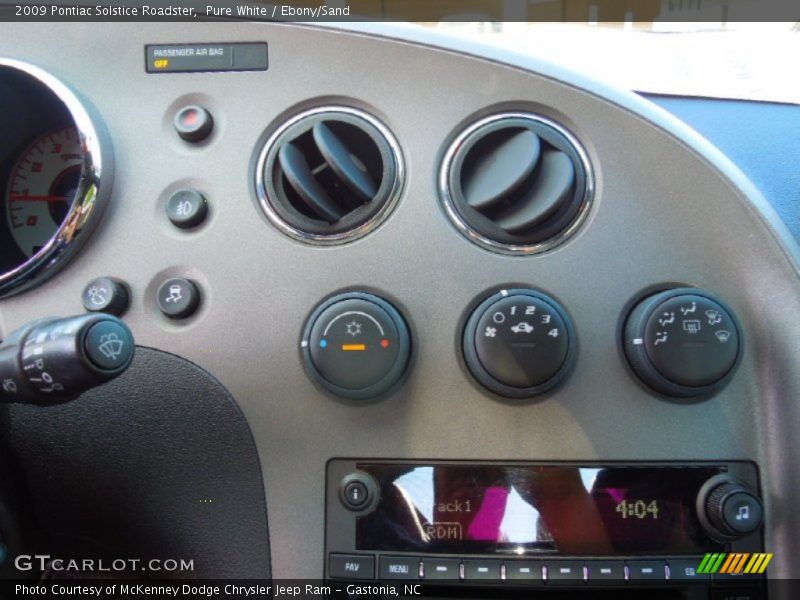 Controls of 2009 Solstice Roadster