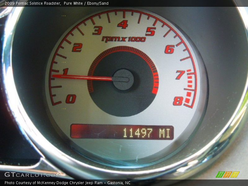 Pure White / Ebony/Sand 2009 Pontiac Solstice Roadster