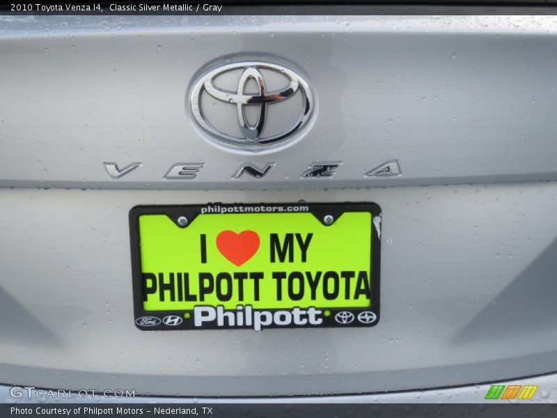 Classic Silver Metallic / Gray 2010 Toyota Venza I4