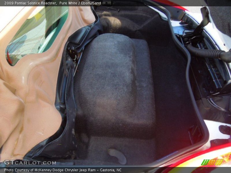 Pure White / Ebony/Sand 2009 Pontiac Solstice Roadster