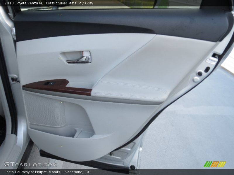 Classic Silver Metallic / Gray 2010 Toyota Venza I4