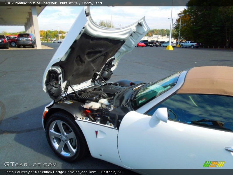 Pure White / Ebony/Sand 2009 Pontiac Solstice Roadster