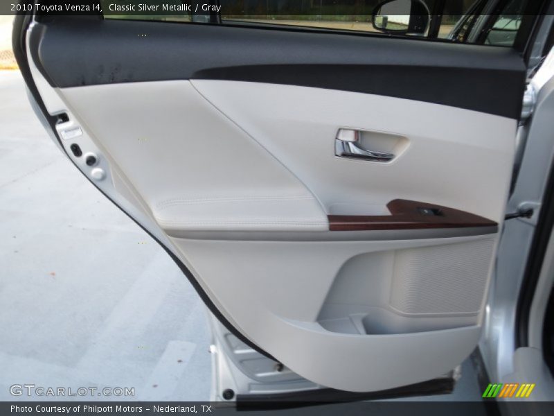 Classic Silver Metallic / Gray 2010 Toyota Venza I4