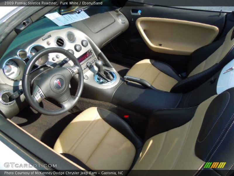 Pure White / Ebony/Sand 2009 Pontiac Solstice Roadster