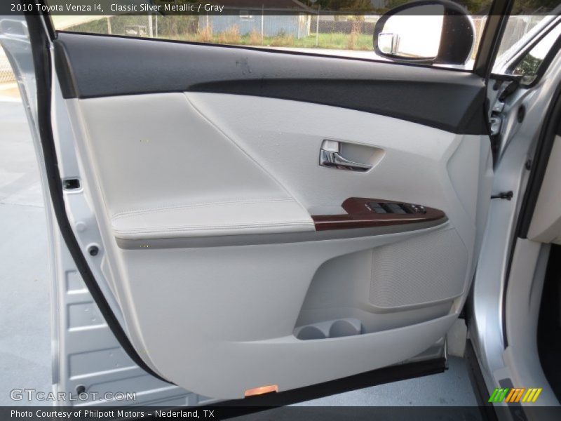Classic Silver Metallic / Gray 2010 Toyota Venza I4