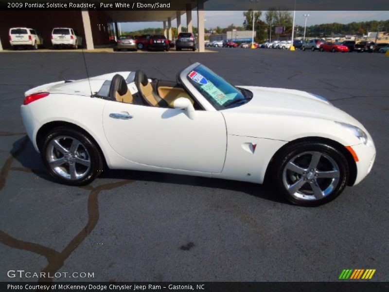 Pure White / Ebony/Sand 2009 Pontiac Solstice Roadster