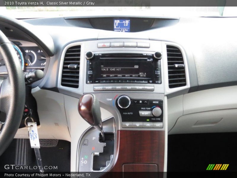 Classic Silver Metallic / Gray 2010 Toyota Venza I4