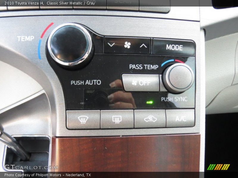 Classic Silver Metallic / Gray 2010 Toyota Venza I4