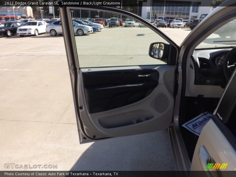 Sandstone / Black/Light Graystone 2013 Dodge Grand Caravan SE