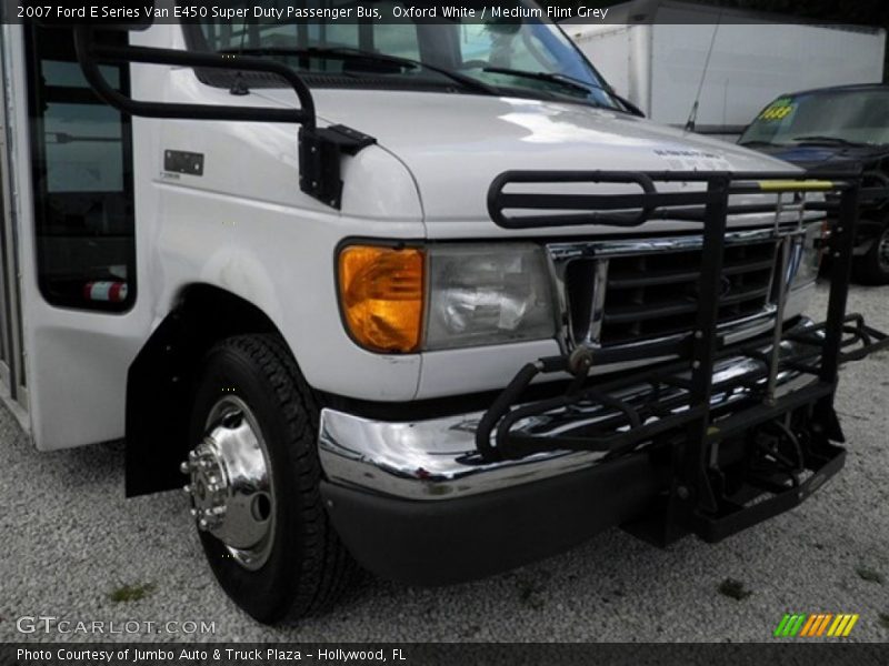 Oxford White / Medium Flint Grey 2007 Ford E Series Van E450 Super Duty Passenger Bus