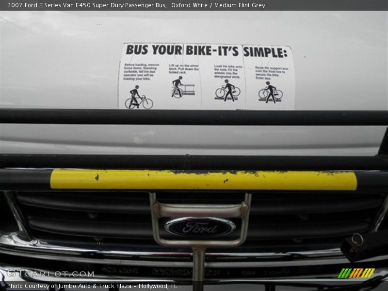 Oxford White / Medium Flint Grey 2007 Ford E Series Van E450 Super Duty Passenger Bus