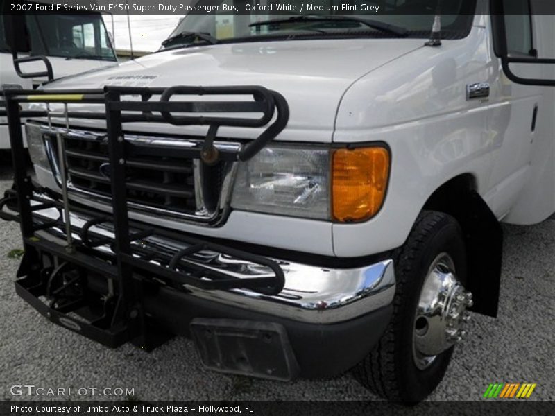 Oxford White / Medium Flint Grey 2007 Ford E Series Van E450 Super Duty Passenger Bus