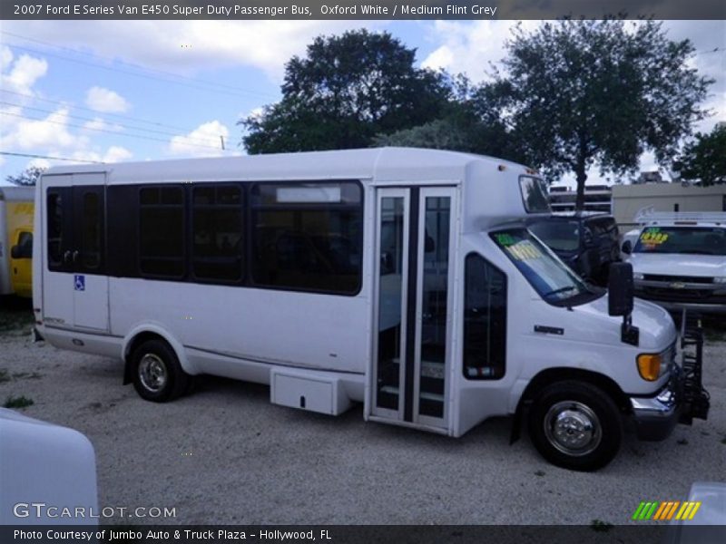  2007 E Series Van E450 Super Duty Passenger Bus Oxford White