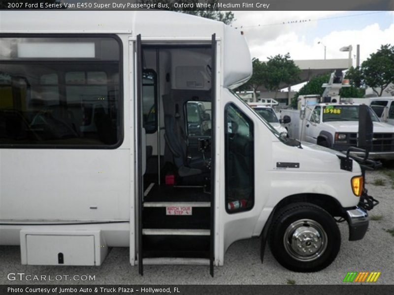 Oxford White / Medium Flint Grey 2007 Ford E Series Van E450 Super Duty Passenger Bus