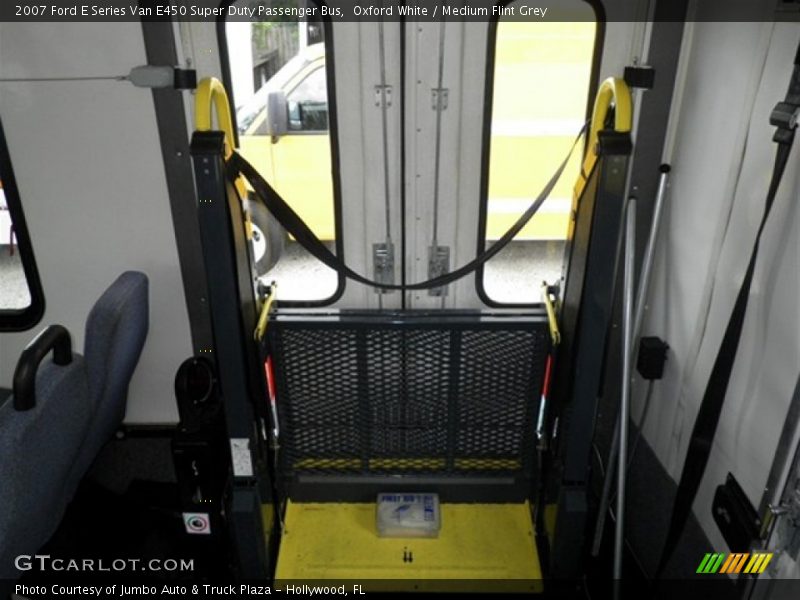 Door Panel of 2007 E Series Van E450 Super Duty Passenger Bus