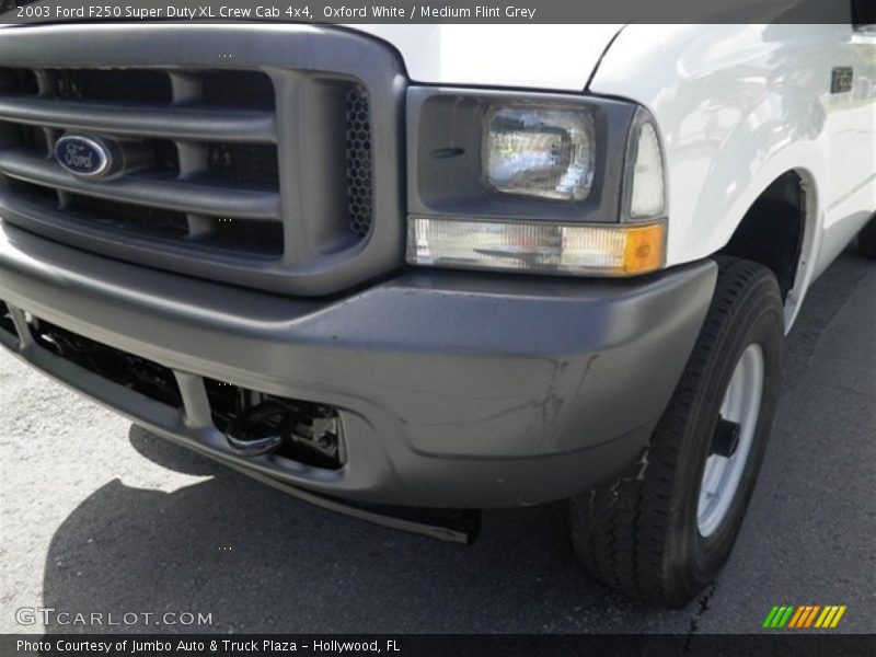 Oxford White / Medium Flint Grey 2003 Ford F250 Super Duty XL Crew Cab 4x4