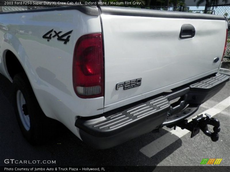 Oxford White / Medium Flint Grey 2003 Ford F250 Super Duty XL Crew Cab 4x4