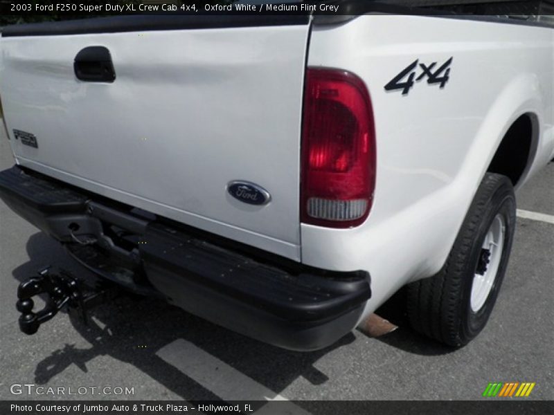Oxford White / Medium Flint Grey 2003 Ford F250 Super Duty XL Crew Cab 4x4