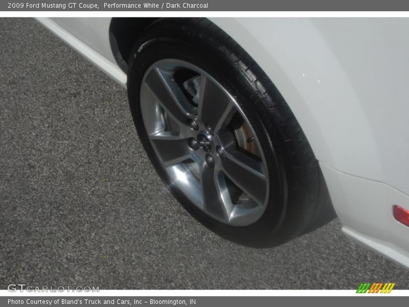 Performance White / Dark Charcoal 2009 Ford Mustang GT Coupe