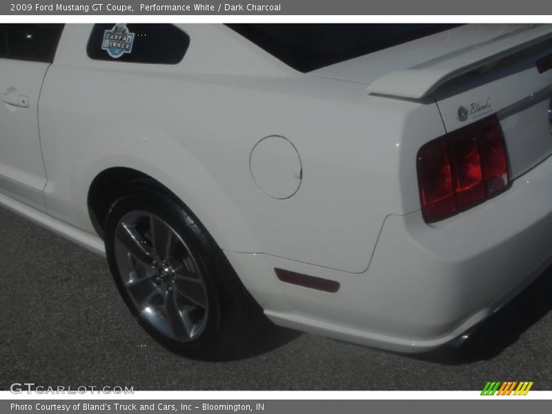 Performance White / Dark Charcoal 2009 Ford Mustang GT Coupe