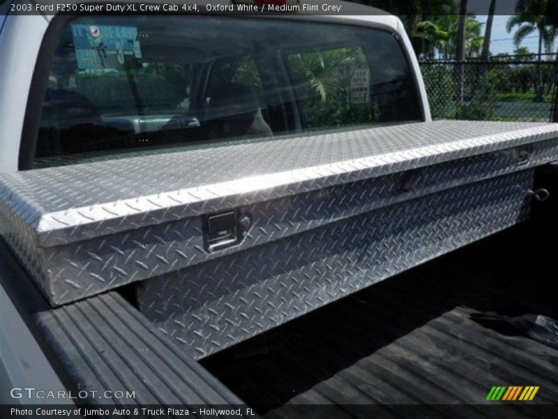 Oxford White / Medium Flint Grey 2003 Ford F250 Super Duty XL Crew Cab 4x4