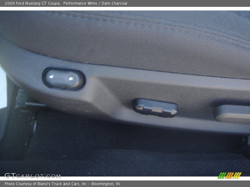 Performance White / Dark Charcoal 2009 Ford Mustang GT Coupe