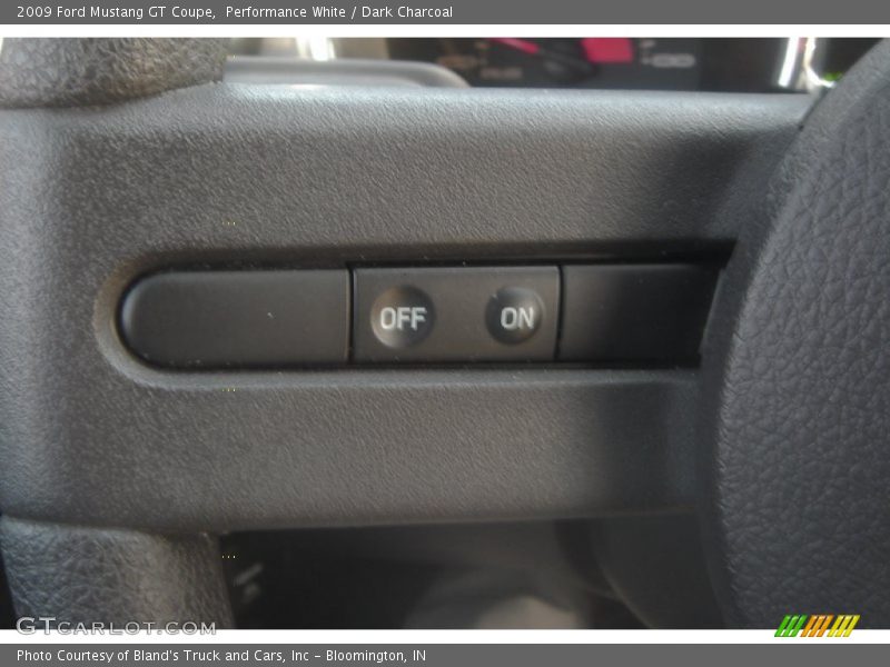 Performance White / Dark Charcoal 2009 Ford Mustang GT Coupe