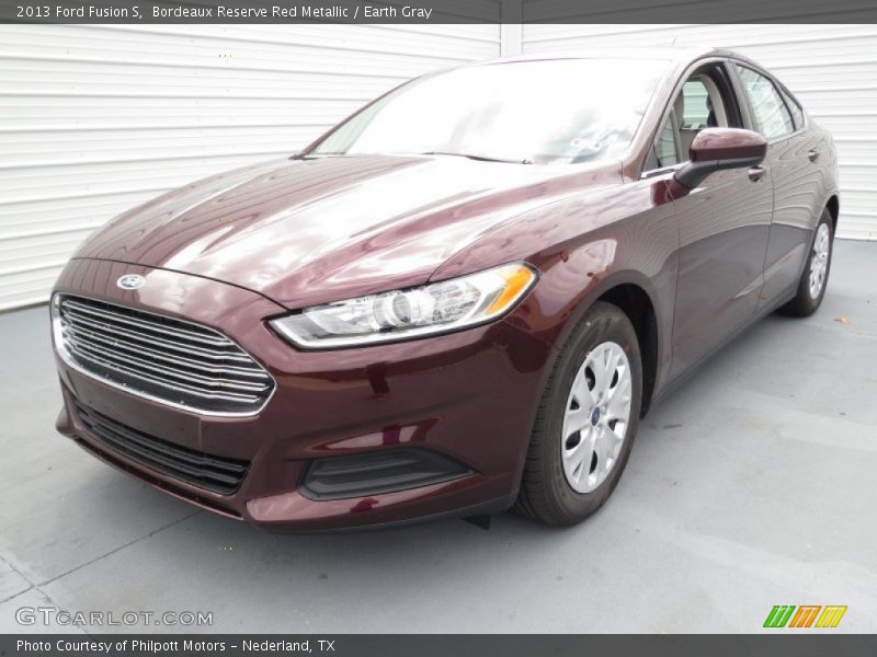 Front 3/4 View of 2013 Fusion S